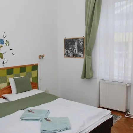 Bed & Breakfast Vaskapu Panzio